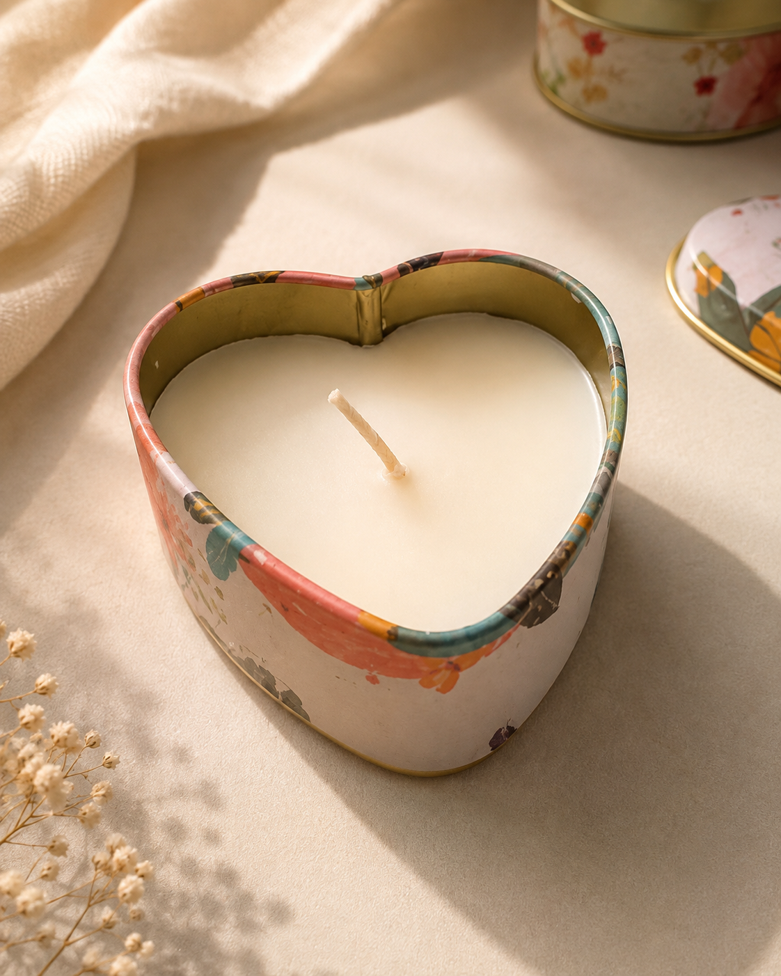 💗 Floral Heart-Shaped Scented Candle